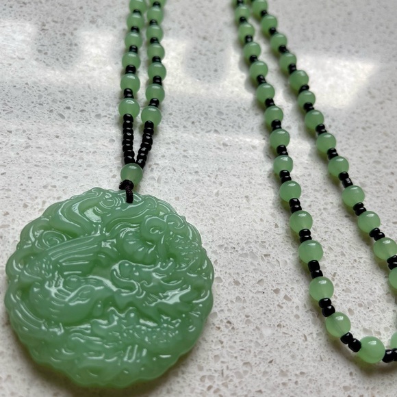 New large glass jade beaded necklace - Picture 3 of 4
